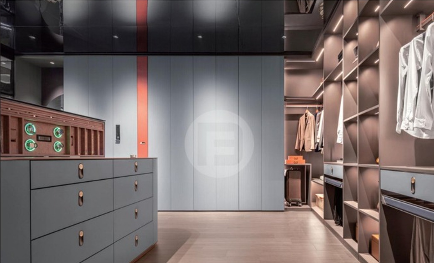 Door finish and wardrobe material display